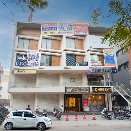 Hotel Lee Grand Ананд Экстерьер фото