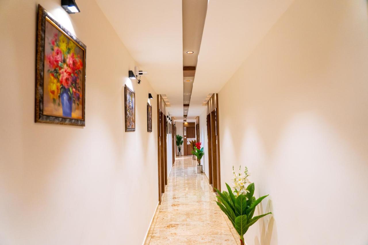Hotel Lee Grand Ананд Экстерьер фото