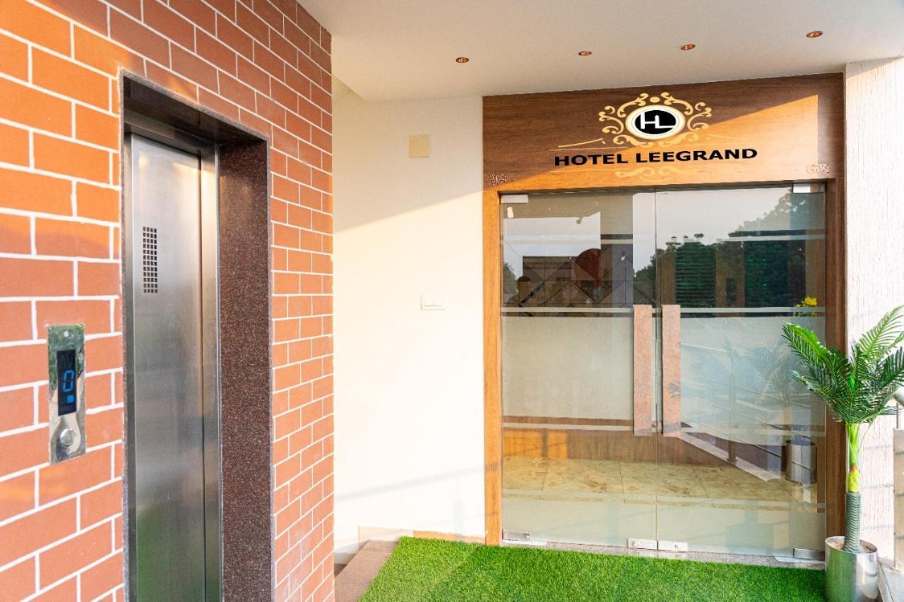 Hotel Lee Grand Ананд Экстерьер фото