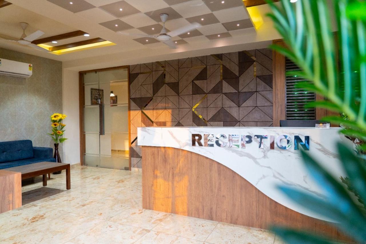 Hotel Lee Grand Ананд Экстерьер фото