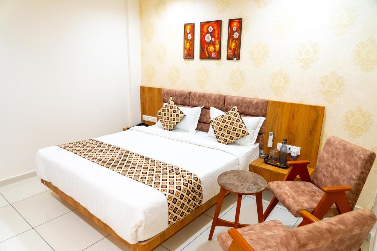Hotel Lee Grand Ананд Экстерьер фото