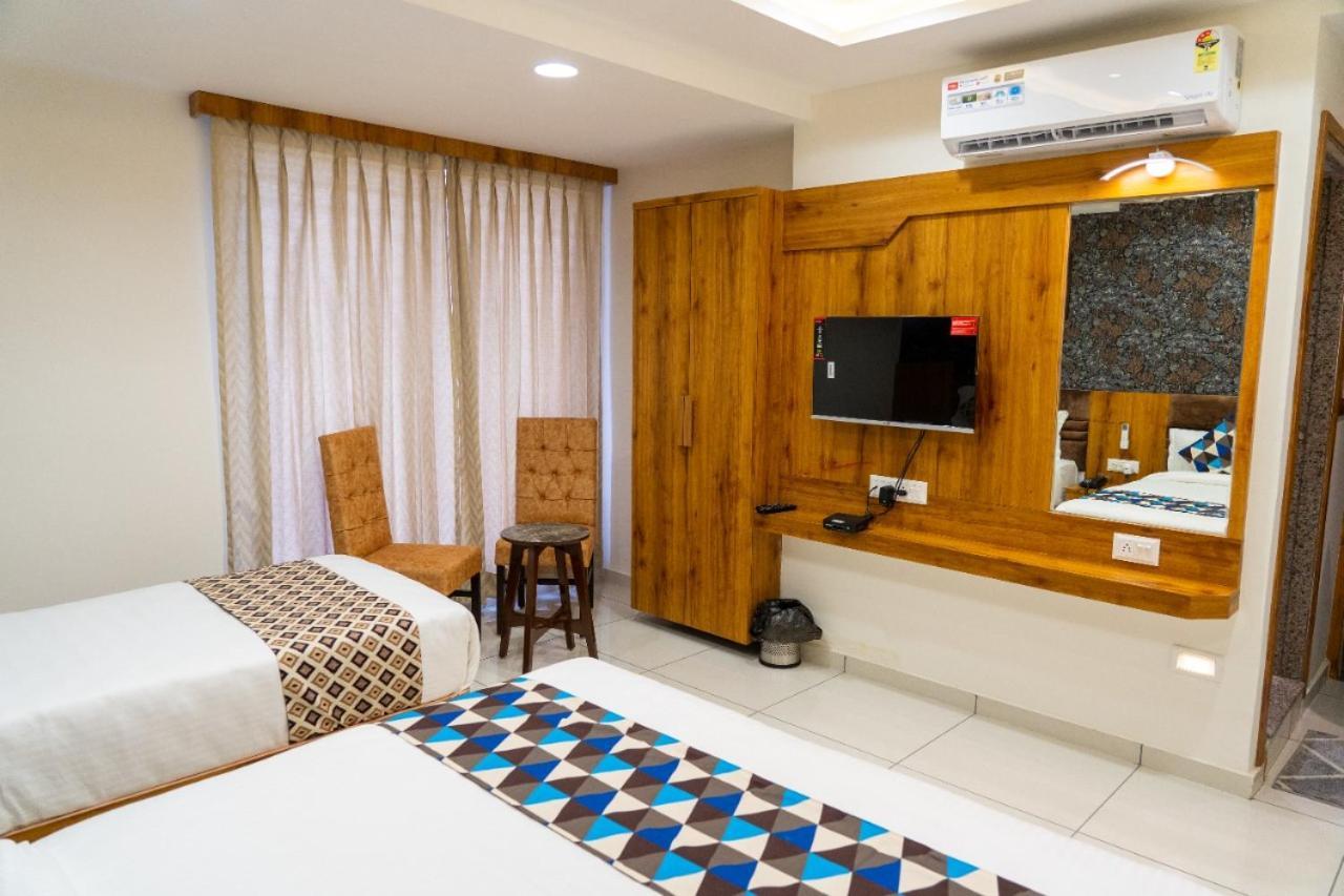 Hotel Lee Grand Ананд Экстерьер фото