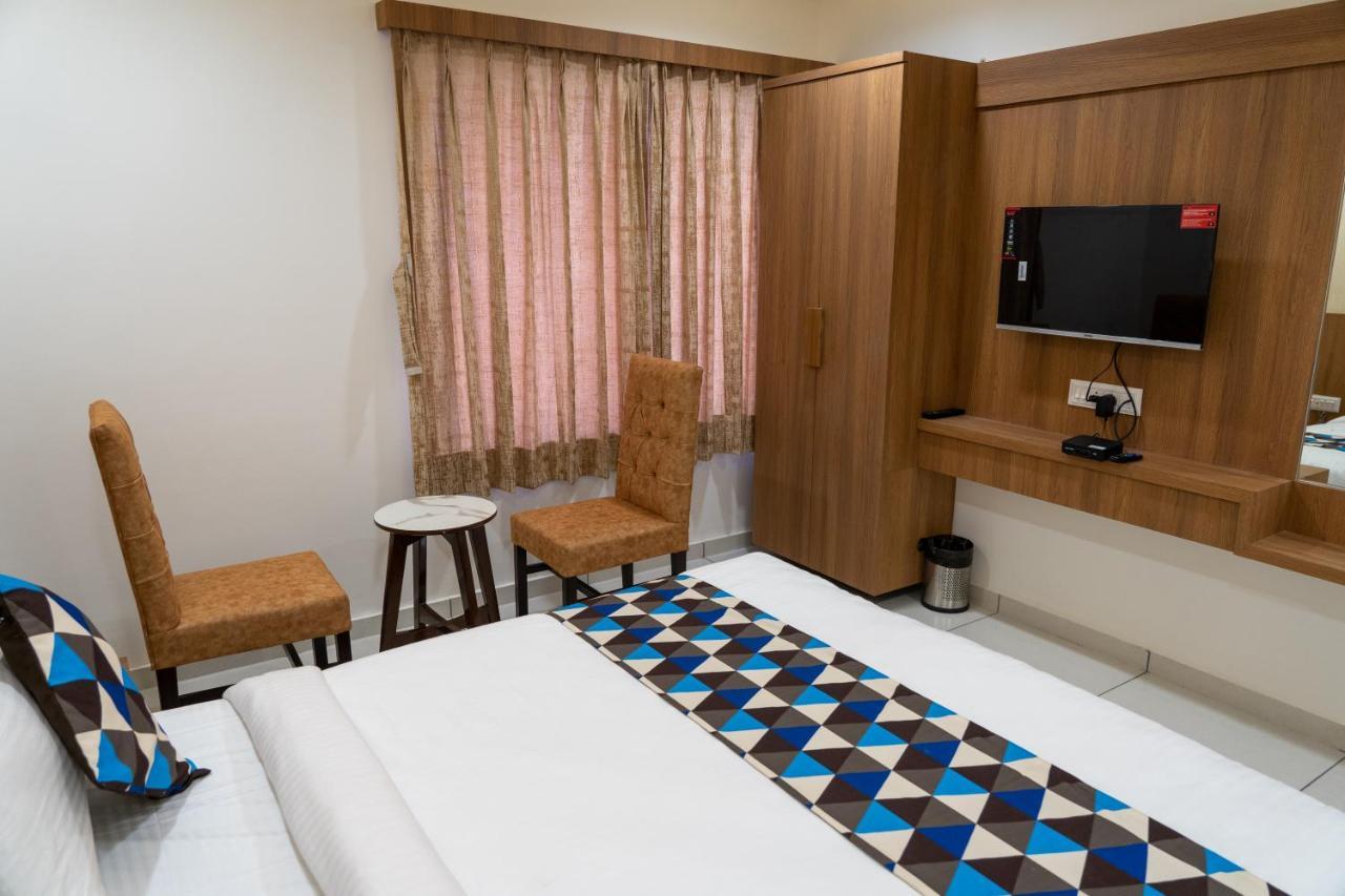 Hotel Lee Grand Ананд Экстерьер фото