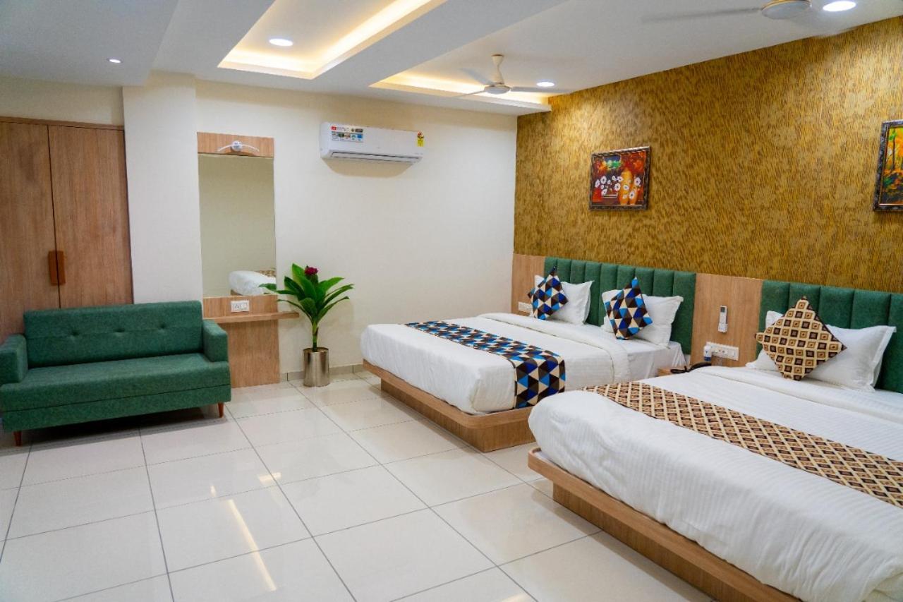 Hotel Lee Grand Ананд Экстерьер фото