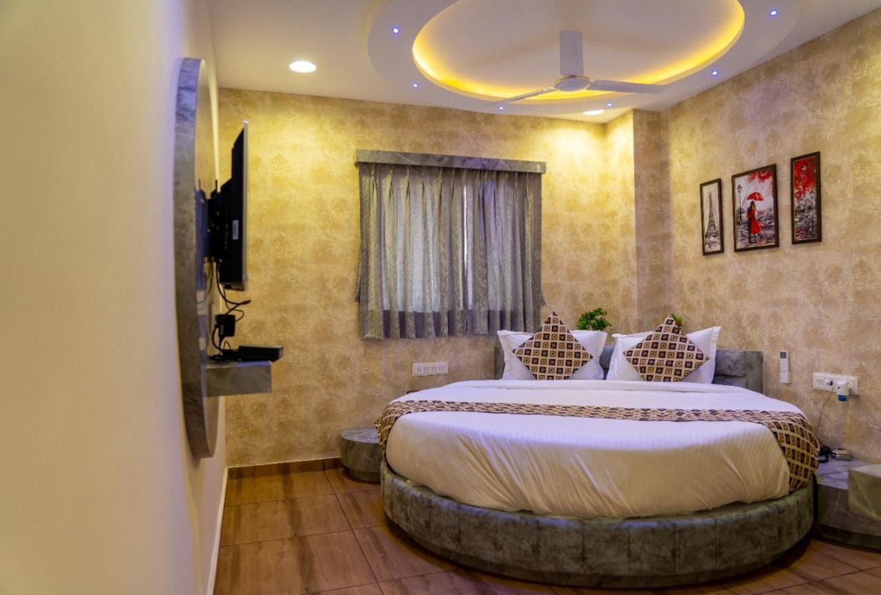 Hotel Lee Grand Ананд Экстерьер фото